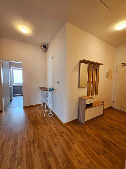 Apartment 7-10 *