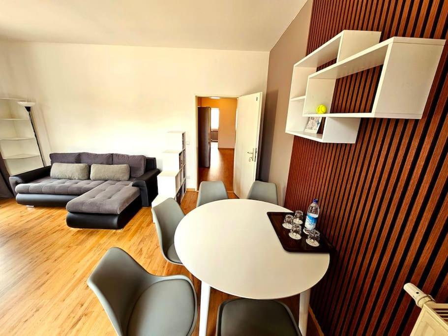 Apartment 7-10 *