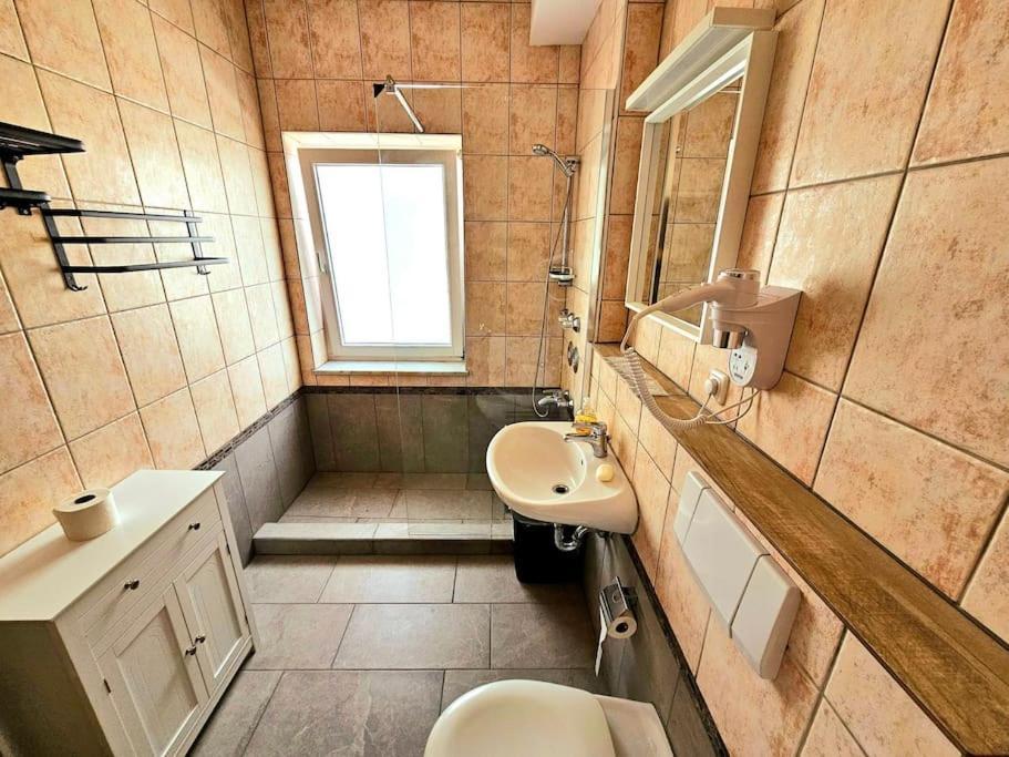 7-10 Apartment *