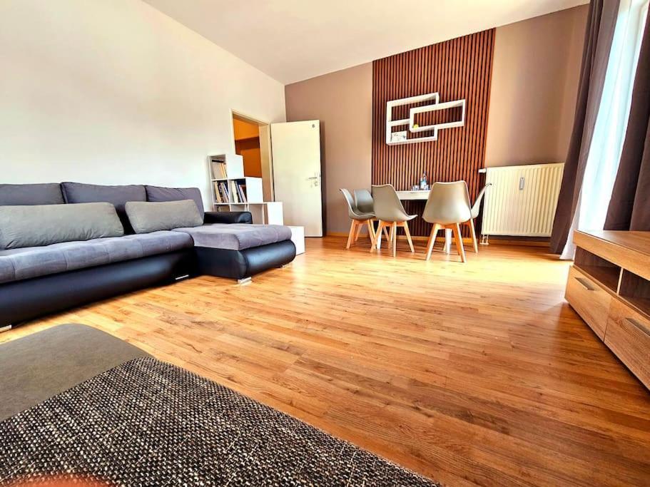 Apartment 7-10 *